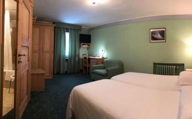 Hotel Edelweiss, Cervinia, Twin Bedroom